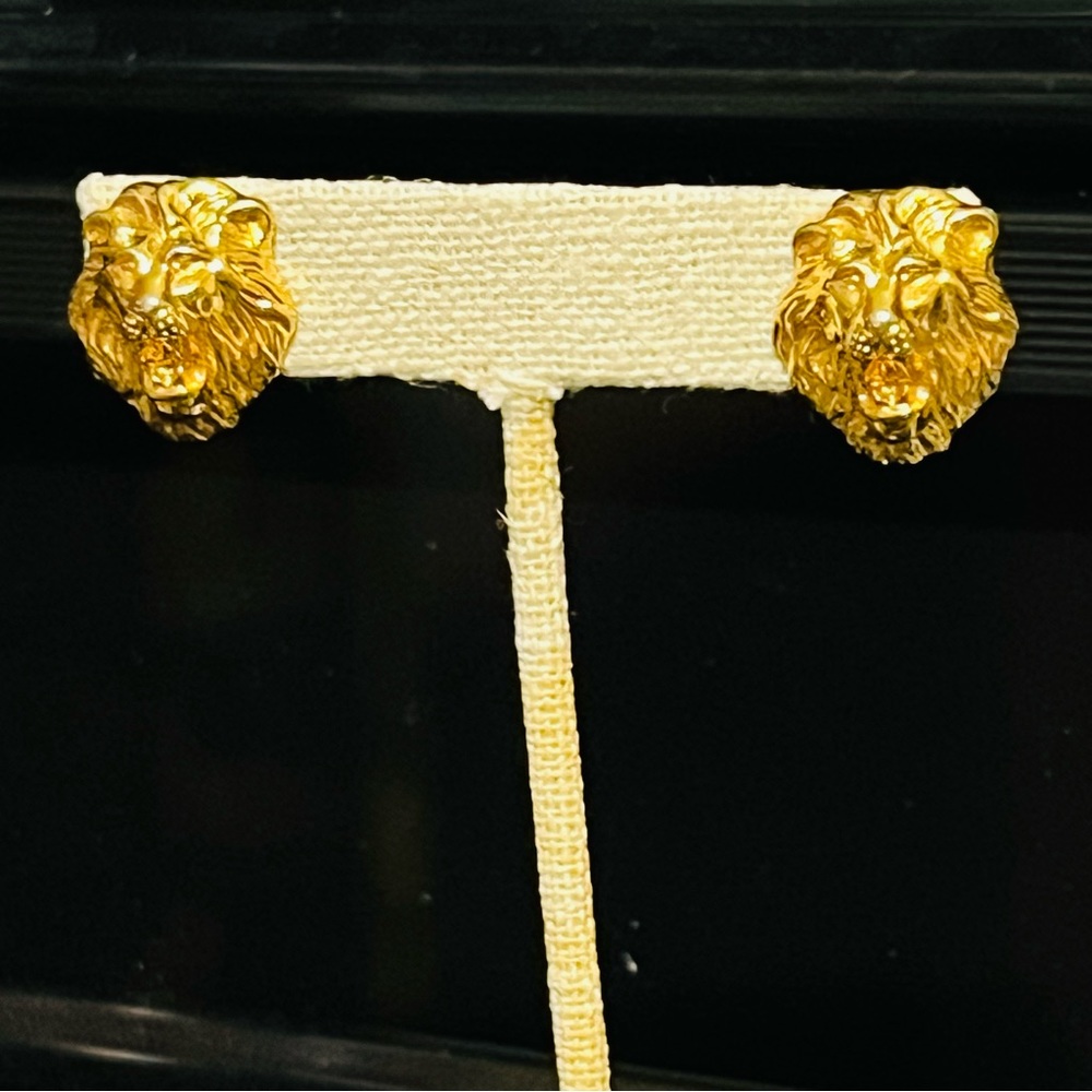 3/4” lion head earrings with open mouth